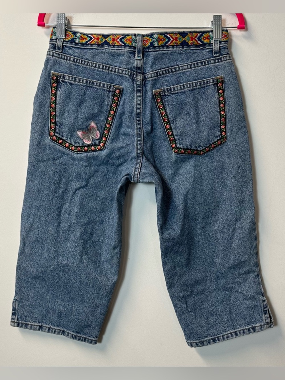 Y2K BLUENOTES women's blue hippie floral butterfly embroidered denim capris, 28"